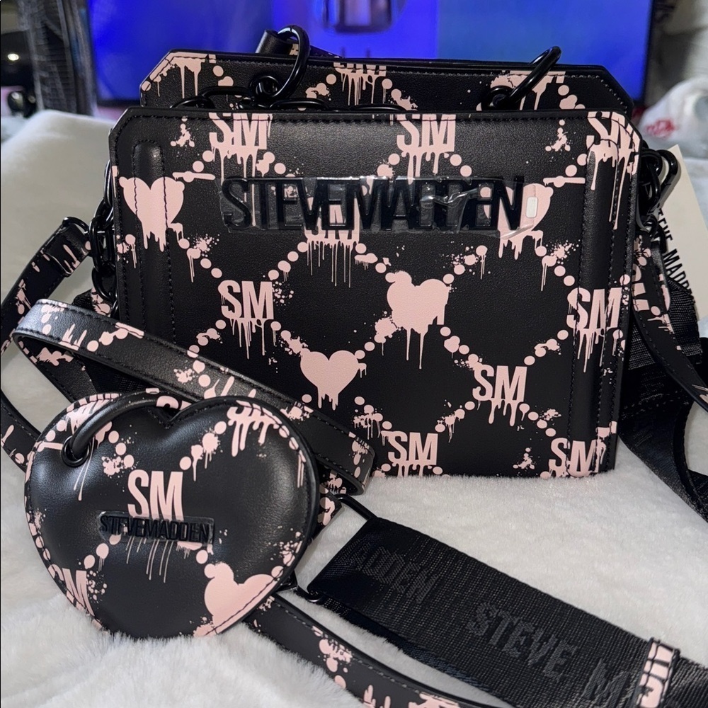 STEVE MADDEN EVELYN BLEEDING HEARTS CROSSBODY BAG W COIN PURSE HALLOWEEN PINK